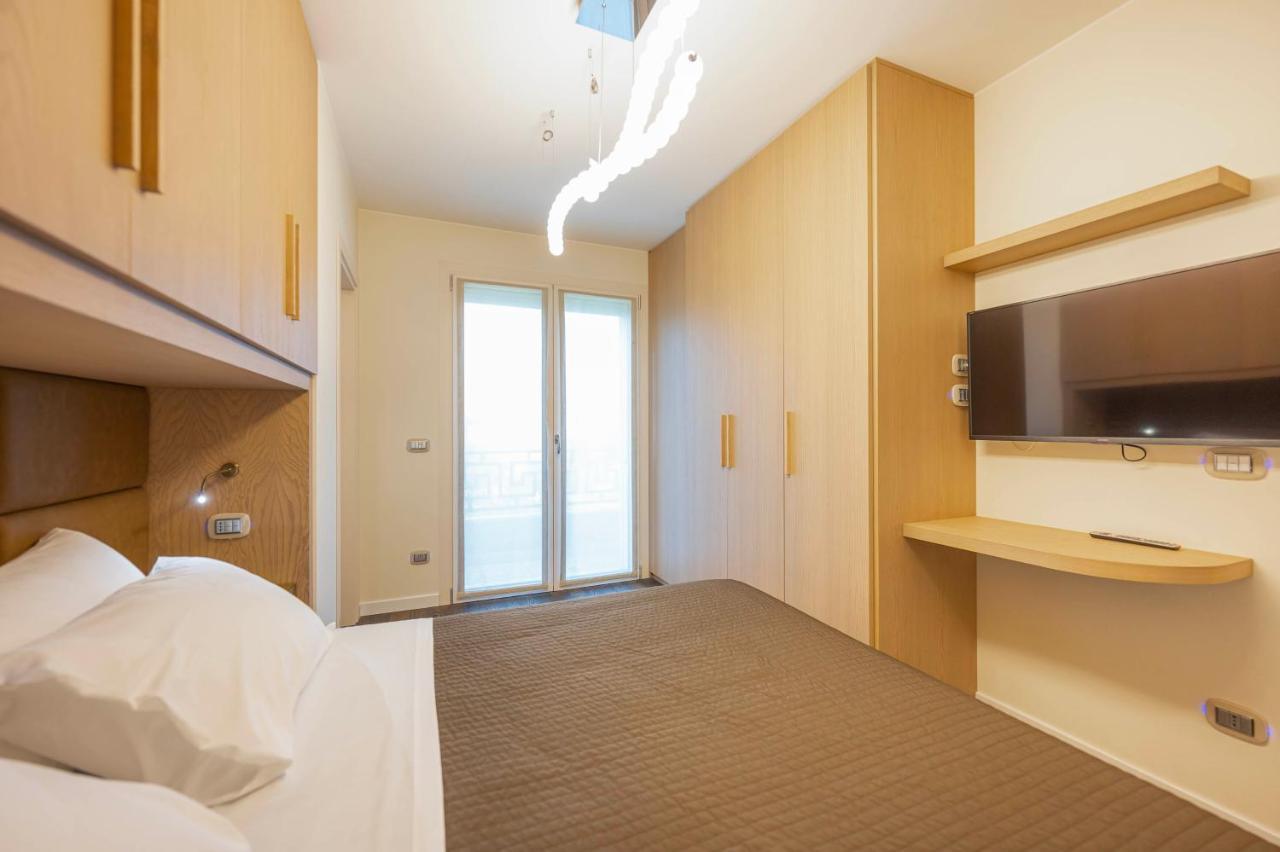 Venice New Luxury Penthouse - Free Parking And Roof Terrace Mestre Exterior foto
