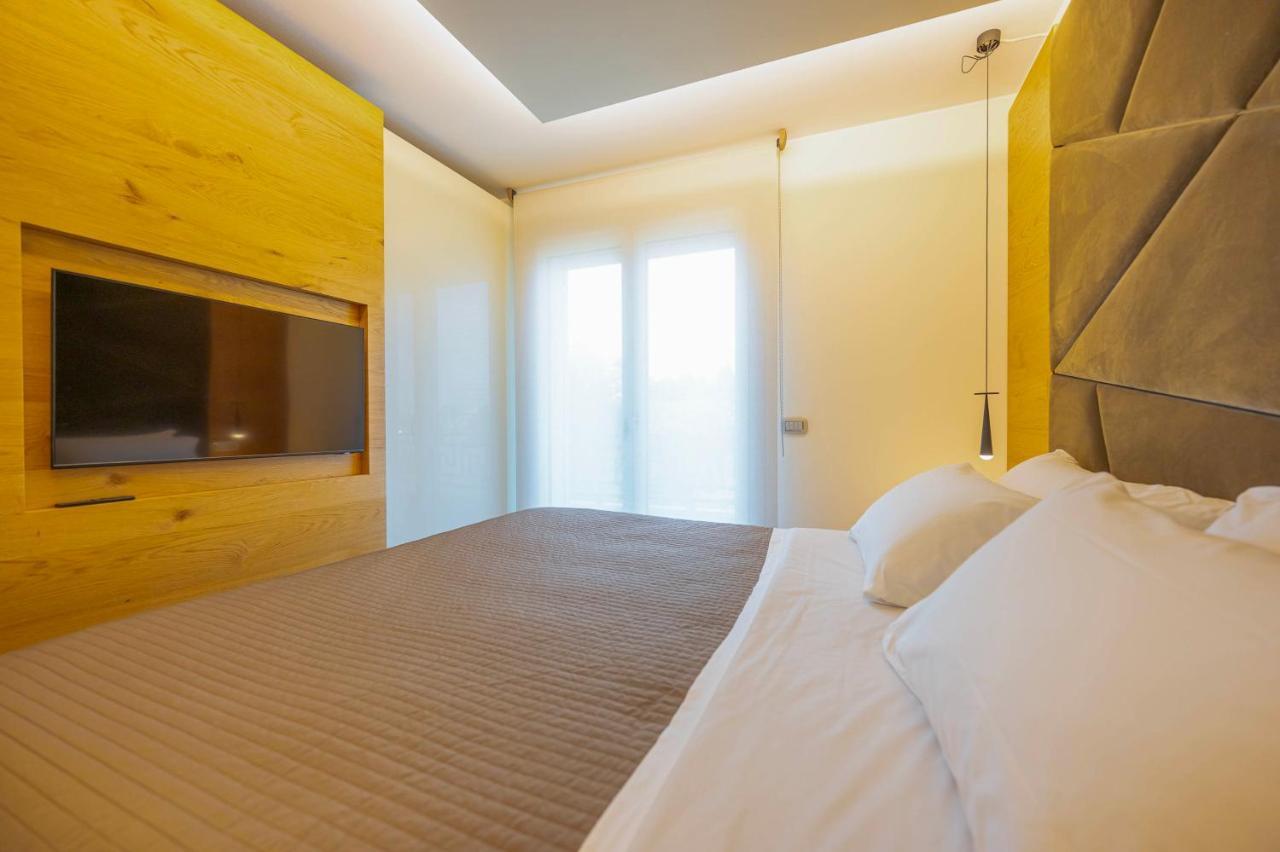 Venice New Luxury Penthouse - Free Parking And Roof Terrace Mestre Exterior foto